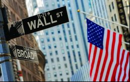 Entre enero y diciembre, el Dow Jones se cayó en torno al 5,6%, el S&P 500 un 6,2% y el Nasdaq un 3,9%, las peores caídas desde 2008
