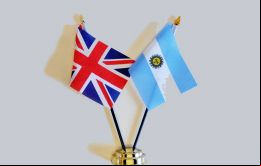 La disputa de soberanía en las Islas Malvinas debe ser resuelta bilateralmente por Argentina y  Reino teniendo en cuenta los intereses de los habitantes de las Islas