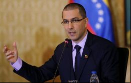 Arreaza expresó su mayor perplejidad ante la extravagante declaración de un grupo de países del continente, que...han acordado alentar un golpe de Estado. 
