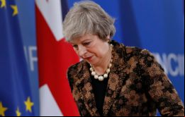 A semanas que Theresa May pospusiera un voto en el Parlamento, la encuesta profundiza la impopularidad que rodea la iniciativa