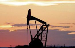 En 2018, los precios del petróleo cerraron a la baja por vez primera desde 2015, tras un cuarto trimestre inconsistente que ahuyentó a los compradores 