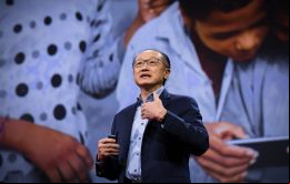  Jim Yong Kim Kim, doctor y antropólogo experto en cuestiones de salud global, había sido reelegido en septiembre de 2016 para un segundo mandato de cinco años