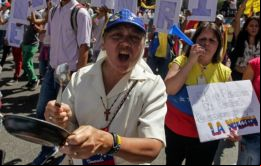  Invitamos a todos los venezolanos a detenerse donde se encuentren y tocar sus cornetas..., vamos a producir un sencillo acto público civil de paralización del país