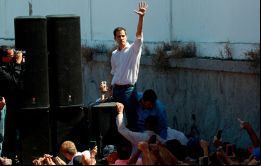 Según el parte oficial, “se había dado una situación irregular,donde un grupo de funcionarios, actuando de manera unilateral, realizaron un procedimiento irregular en contra del diputado Juan Guaidó”.