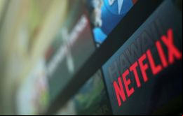 Las acciones de Netflix llegaron a subir 6% tras el anuncio. En lo que va del año, los títulos ya llevan un alza de 30%. 