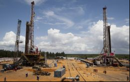 Una parte de las transacciones para la compra del petróleo todavía se realiza en dólares