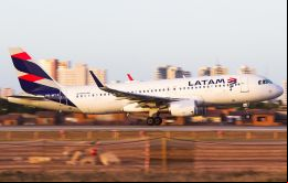 En 2012, Lan Chile se fusionó con la brasileña Tam para crear Latam Airlines, el mayor grupo de transporte aéreo de América Latina.