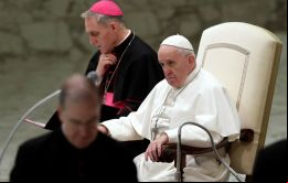 Francisco busca cambiar la mentalidad de los obispos con un método muy jesuita, y escuchando conmovedores testimonios de víctimas de abusos sexuales