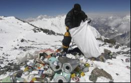 La medida se tomó de forma indefinida para los viajeros debido a que se llevará a cabo una limpieza profunda en varios sectores de la montaña más alta del mundo