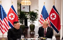 La portavoz calificó de muy buenas y constructivas las reuniones entre Trump y Kim, poco después de que ambos abandonaran antes de lo previsto el hotel de Hanói 