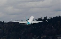 Boeing debe cumplir con la solicitud a más tardar en abril, aseguró la FAA, que decidió no inmovilizar la flota de 737 MAX 8 en tierra
