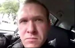 Tenemos que aplastar la inmigración. Soy un racista, proclama en el texto, en el que también ite ser etnonacionalista y fascista