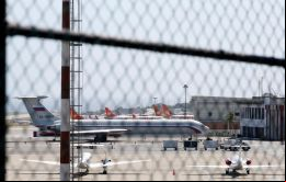 El General Vasilly Tonkoshkurov, y 35 toneladas de material no especificado aterrizaron en el principal aeropuerto de Venezuela, informó la prensa local.
