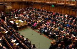 Por 329 votos contra 302, se aprobó una enmienda presentada por el conservador Oliver Letwin que otorga a los diputados el control de la agenda de debates