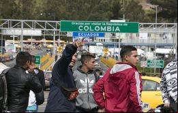 El informe indica que los migrantes venezolanos, a su paso por Colombia, están expuestos a extorsiones y reclutamiento por parte de diversos grupos armados.