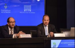 Para Alvaro Santos Pereira (derecha), director de Estudios Económicos de OCDE, la política monetaria del Banco Central va a provocar una desaceleración de la inflación 
