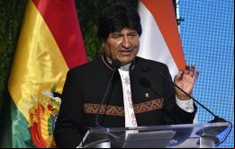   No estamos solos. Falsamente quiere decir alguna derecha 'ah, por apoyar a Maduro, a Venezuela, Bolivia se queda sola' dijo Evo Morales