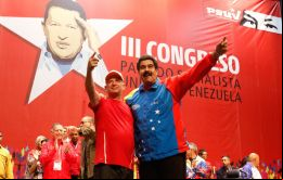 Maduro despojó del grado de mayor general a Hugo Carvajal (izquierda), quien dirigió los servicios de inteligencia militar del fallecido presidente Hugo Chávez (1999-2013)