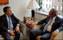 Un comunicado destaca que Lipton y Dujovne “intercambiaron opiniones sobre los importantes avances logrados para reducir las vulnerabilidades macroeconómicas”.