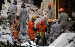 El Cuerpo de Bomberos de la ciudad ha indicado que por ahora son 9 los muertos pero aún hay 15 desaparecidos entre las ruinas 