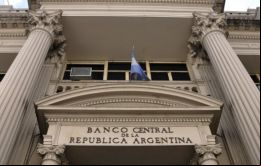 Según COPOM, el BCRA podrá vender dólares aún si el tipo de cambio se ubica por debajo de 51,448 pesos, de acuerdo con la dinámica del mercado