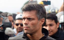 López sostuvo que hubo conversaciones con el entorno cercano a Maduro e insisten en que el proceso de su salida debe ser pacífico, que no recurra a la violencia