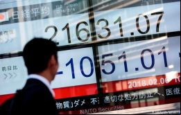 Las bolsas asiáticas fueron las más afectadas y todas cerraron con fuertes caídas. En Europa las bolsas también caían durante la sesión pero menos que en Asia. 