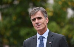 El ministro de Economía, José Ramón Valente, recordó que el gobierno de Piñera se comprometió durante la campaña a impulsar cambios a la Ley de Pesca