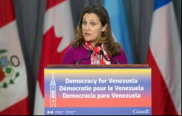 La ministra Chrystia Freeland dijo que la medida es inmediata, puesto que las visas de los integrantes de la legación expirarán a finales de este mes. 