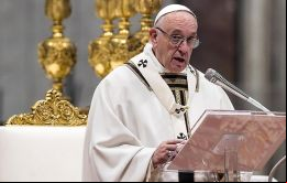 El Papa defendió que Dios no puede inducir a los hombres a la tentación y que por ello era más adecuado utilizar algo similar a no nos dejes caer en la tentación.