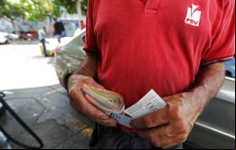 A partir del jueves circularán nuevos billetes de 10.000, 20.000 y 50.000 bolívares. Este último pasa a ser el de mayor valor, frente al de 500, y equivale a 8,1 dólares.
