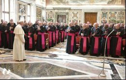 ”Es incompatible ser un representante Pontificio con criticar al Papa a sus espaldas, tener blogs o unirse a grupos hostiles a él, a la curia y a la Iglesia de Roma”