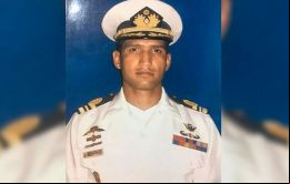 El texto publicado en el sitio web del Ministerio de Defensa y firmado por el general Vladimir Padrino, identifica a Acosta Arévalo como capitán de corbeta