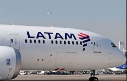 Latam ya opera el vuelo semanal de los sábados entre las Falklands y Santiago de Chile