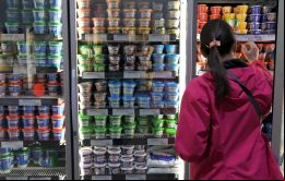 En los últimos 12 meses el precio de la canasta alimentaria saltó un 57,4%, mientras la canasta total se encareció un 56,6%