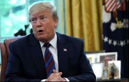 Consultado en la Casa Blanca si está considerando un bloqueo o cuarentena en Venezuela,  Trump respondió con un «sí, lo estoy», sin entrar en detalles