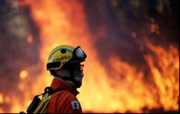 Evo Morales sobrevoló la zona incendiada y, aunque dijo haber visto avances importantes en controlar los fuegos, el desenlace definitivo dependerá del viento
