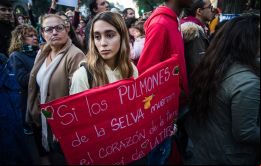 La concentración tenía el objetivo de informar sobre lo que está sucediendo en la Amazonía y reclamar que se atienda esa situación. Foto: Sebastián Astorga