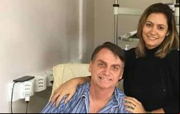 El presidente de Brasil llega al hospital del sábado por la noche acompañado de su señora Michelle y su hijo Carlos 