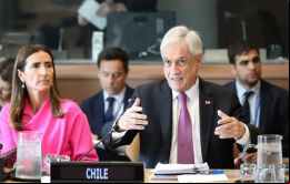 Es realmente impresionante e increíble que las dos potencias más poderosas del mundo en vez de liderar este gran desafío que hay que enfrentar están envueltas en esta estúpida guerra arancelaria