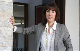 El orgullo es doble: se trata de la primera vez que una autoridad chilena lidera la instancia, y además es la primera mujer en la historia en ocupar el cargo. 