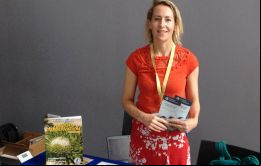 Esther Bertram, directora ejecutiva de Falklands Conservation, dice que Londres debe asumir la responsabilidad de la vida silvestre de su territorio de ultramar (Foto Twitter)