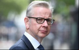  Gove declaró este domingo a la cadena Sky que el Gobierno mantiene la determinación de materializar el Brexit en el calendario establecido