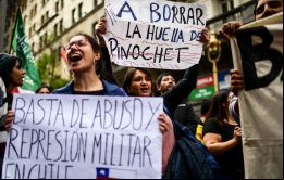 En Buenos Aires la protesta culminó con nueve detenidos y dos heridos, camarógrafos de la prensa trabajando en el lugar