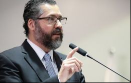 “Las fuerzas del mal están festejando. Las fuerzas de la democracia están lamentándose por Argentina, Mercosur y Sudamérica. dijo Araújo
