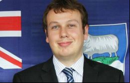 Una diplomacia más intensa focalizándose en el Reino Unido es lo que las Falklands necesitan, argumentó MLA Bragger ante sus colegas