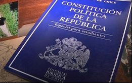 La idea es que sea la ciudadanía decida si es necesario modificar la Carta Magna, junto con el mecanismo para hacerlo, un plebiscito que se celebraría en abril 2020