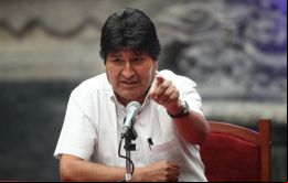 Pedimos a las FF.AA. y a la Policía que paren la masacre. El uniforme de las instituciones de la Patria no puede mancharse con la sangre de nuestro pueblo, tuiteó Morales