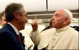  Preguntado sobre el tema, Francisco respondió primero encogiendo los hombros con gesto de no saberlo y luego afirmó: Pregúnteselo al Padre Eterno (Foto TN)