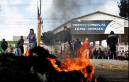 Cientos de militares y policías rodearon la planta de Senkata y avanzaron hasta retomar el control de la entrada y salida de camiones. (Foto Reuters)